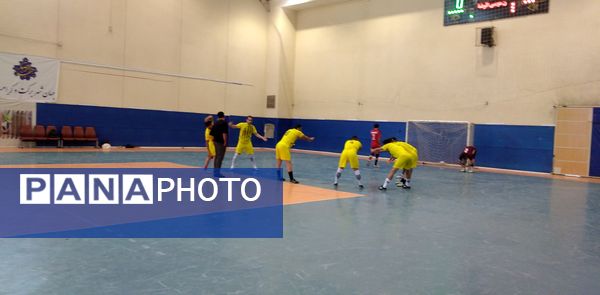  مسابقه فوتسال بین تیم‌های خبرنگاران و تیم آتش‌نشانان مشهد