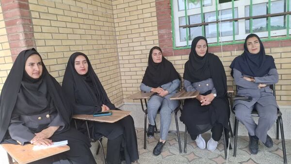 نواختن زنگ سپاس معلم در مدارس بخش دیشموک