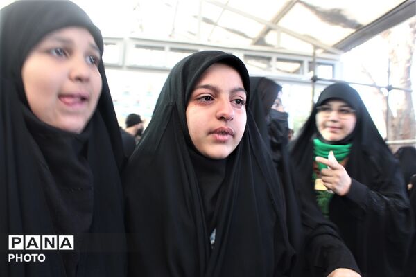 آیین خاکسپاری کودک شهید سه ساله جنگ رمضان در قم