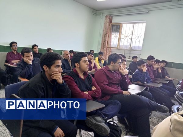 گفتگو با قبول شدگان کنکور دبیرستان نمونه آیت‌الله خامنه‌ای