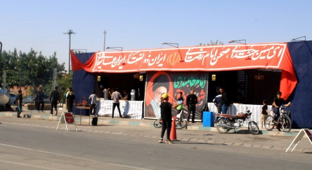 قسمت اول از مستند میزبان عشق خیمه‌الزهرا در پارک زائر؛ از پخت نان تا شربت‌خانه‌ای به وسعت عشق 