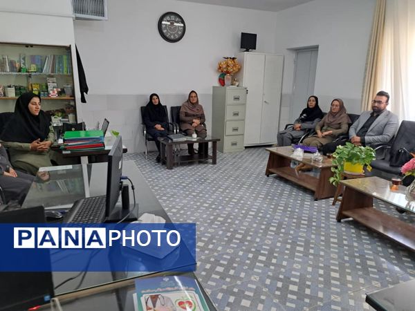 بازدید تیم کارشناسی اداره‌کل آموزش و پرورش استان یزد از واحدهای آموزشی خاتم 