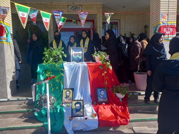 مراسم چهل وششمین سالگرد انقلاب اسلامی در دبیرستان فرهنگ مرحوم فخرایی