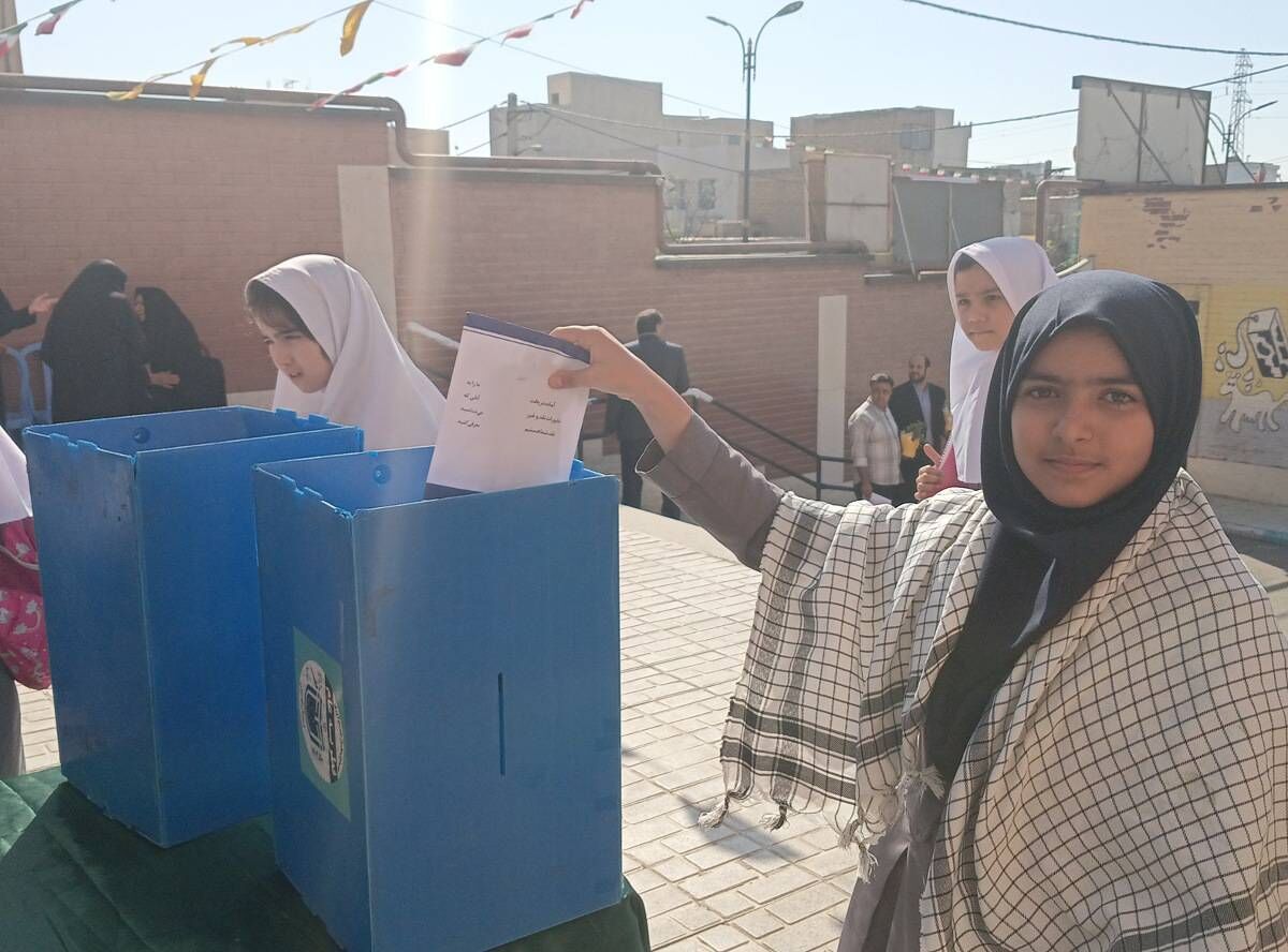 برگزاری جشن عاطفه‌ها در مدرسه کاوه آهنگر