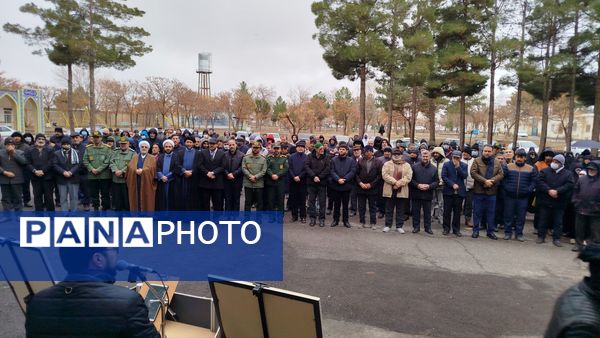 غبار روبی و عطر افشانی گلزار شهدا  در نیشابور 