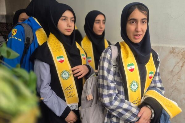 دیدار دانش آموزان فرزانگان با خانواده شهید صفری علمدار