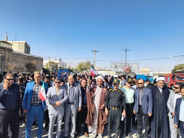 حضور پررنگ دانش‌آموزان شهر لپویی در راهپیمایی 13 آبان 