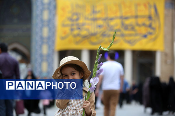 تشرف دختران به زیارت حرم مطهر حضرت معصومه(س)