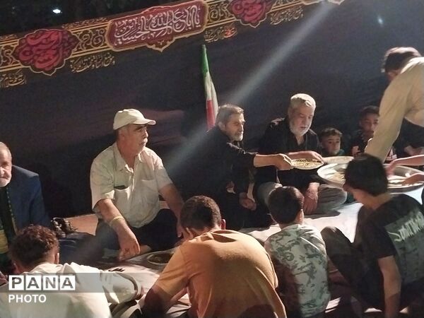 گرامیداشت چهلمین روز تدفین آقای شهید ایران و برگزاری مراسم شب شهادت امام حسن عسکری(ع) با حضور ۸۰۰ نفر