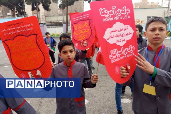 جشن پیروزی انقلاب اسلامی در مدارس رباط‌کریم