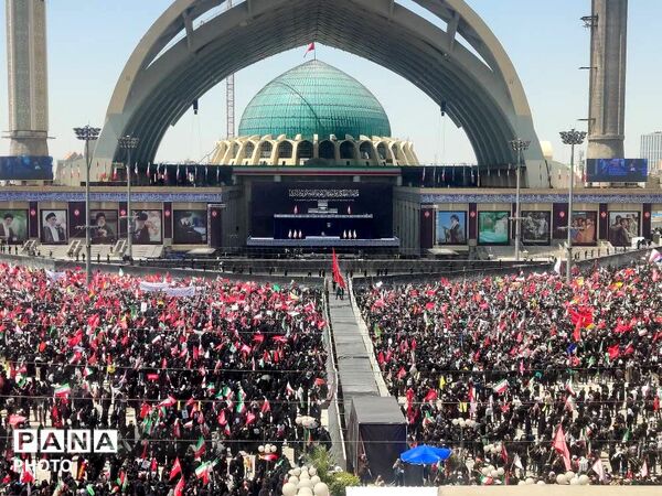 مصلی امام خمینی(ره) تهران میزبان آیین باشکوه وداع با پیکر مطهر رهبر شهید