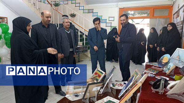 برگزاری نمایشگاه باقرآن تا آسمان در دبیرستان دخترانه امام حسین(ع)