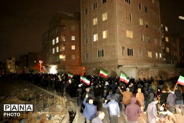 گردهمایی پرشور مردم وفادار و انقلابی چهاردانگه در دفاع از میهن و آرمان های انقلاب