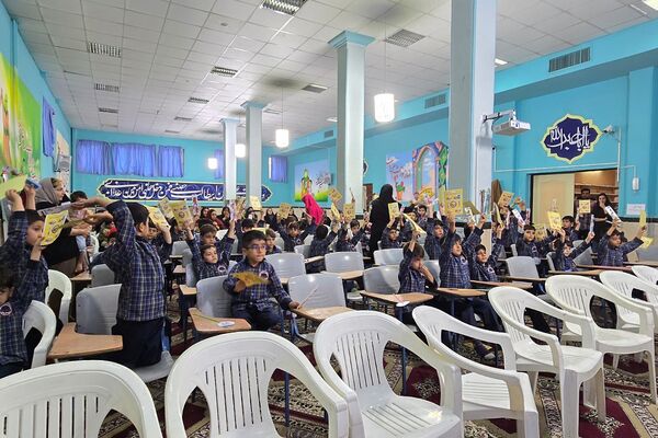 لبخندهای سالم در جشن دندان شماره شش مدرسه پسرانه شاهد شهید جنیدی
