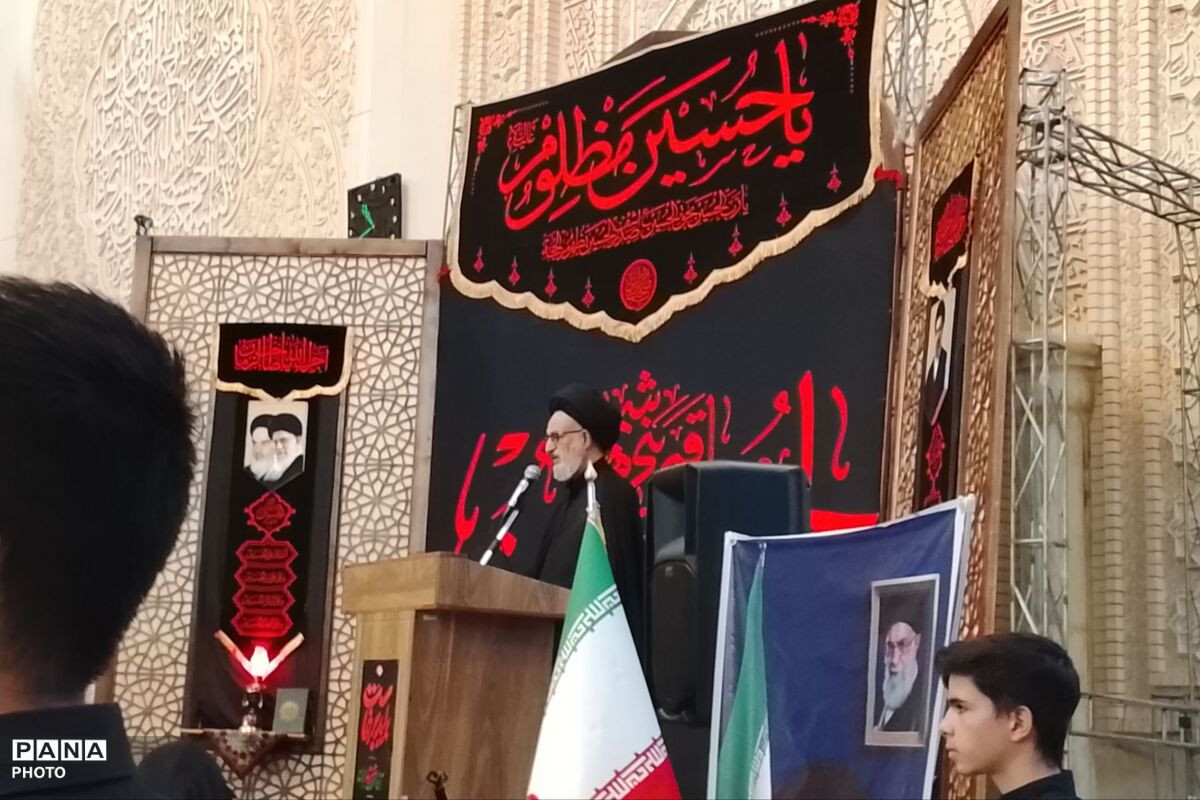 انتقام خون رهبر شهید با ضربه ملت‌های مسلمان به پیکر استکبار گرفته خواهد شد
