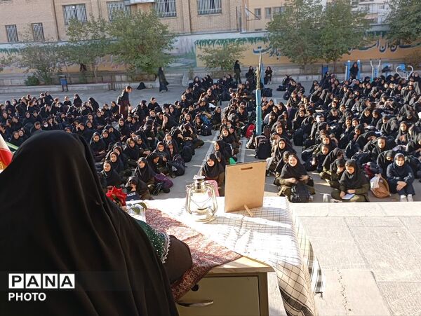 هفته دفاع مقدس در دبیرستان لقمان حکیم منطقه ۱۵