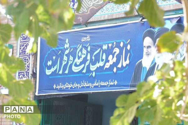 نمازجمعه؛ جلوه‌ای از وحدت و همبستگی دانش‌آموزان در هفته بسیج دانش‌آموزی