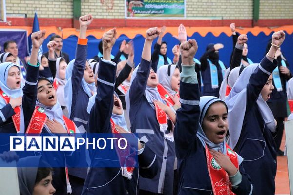 همایش «یاوران انقلاب» در بهارستان‌دو