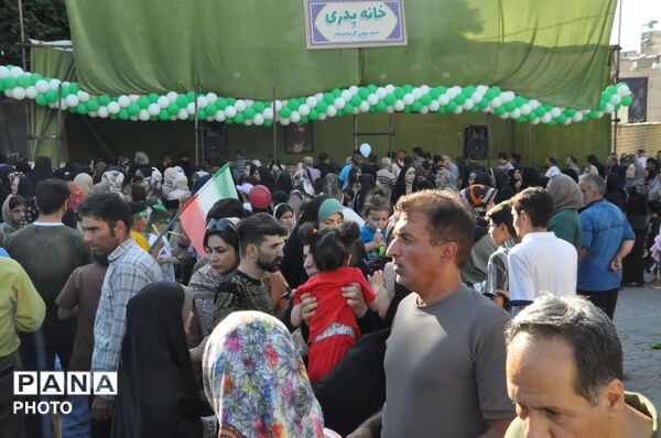 برگزاری باشکوه «مهمانی کیلومتری غدیر» در کرمانشاه با مشارکت گسترده مردم و دانش‌آموزان