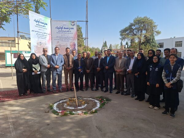 آیین کلنگ‌زنی مدرسه «اولیا» در ناحیه ۴ اصفهان همزمان با سراسر کشور