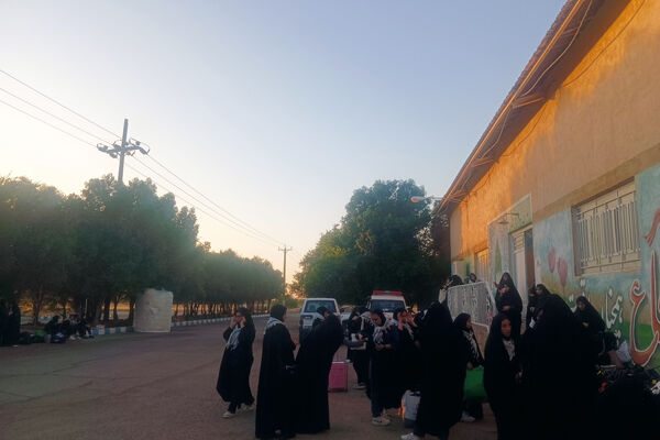 نخستین ایستگاه راهیان نور؛ حضور دانش‌آموزان رباط‌کریم در یادمان دوکوهه