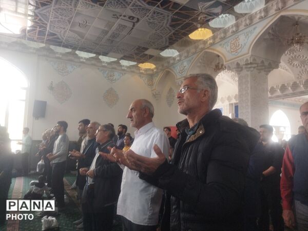 نماز عبادی سیاسی جمعه در امامزاده سید حمزه کاشمر 