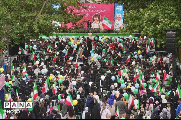 میدان مادر تهران، رنگین‌کمان شادی و مهربانی برای مادران و کودکان
