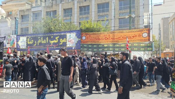 خیابان‌های منتهی به حرم، مملو از زائران رضوی
