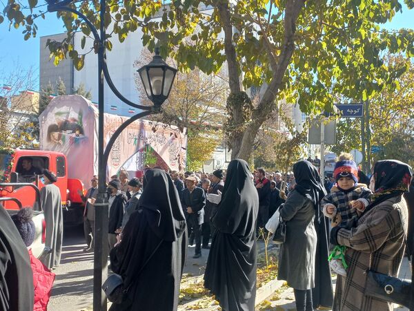 تشییع پیکرشهداى گمنام در شهرکرد 