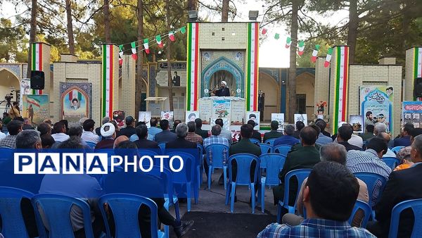 غبارروبی مزار شهدا توسط مسئولین شهرستان نیشابور انجام شد 