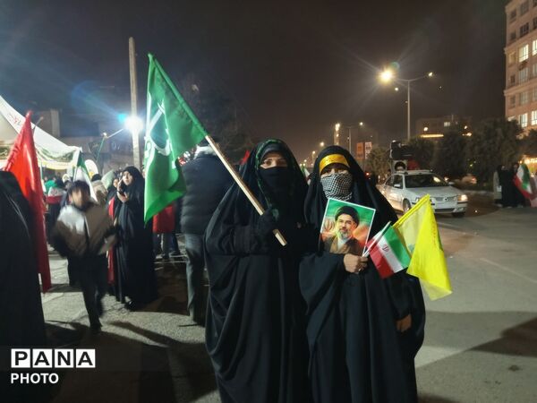 قسم به خون رهبر ایستاده ایم تا آخر