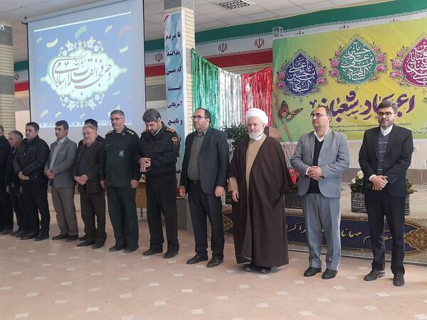 مراسم دهه فجر در مدرسه حضرت زینب اسدآباد 