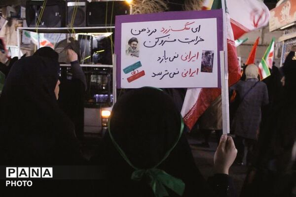 هم‌نشینی آرام کنار مزار شهید گمنام