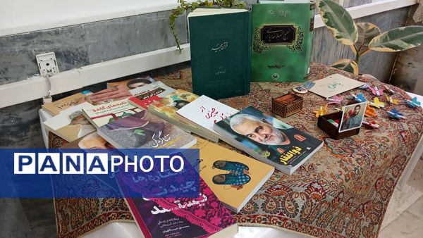 برپایی نمایشگاه دستاوردهای انقلاب‌اسلامی در دبیرستان نمونه‌تربیت شهرستان محلات