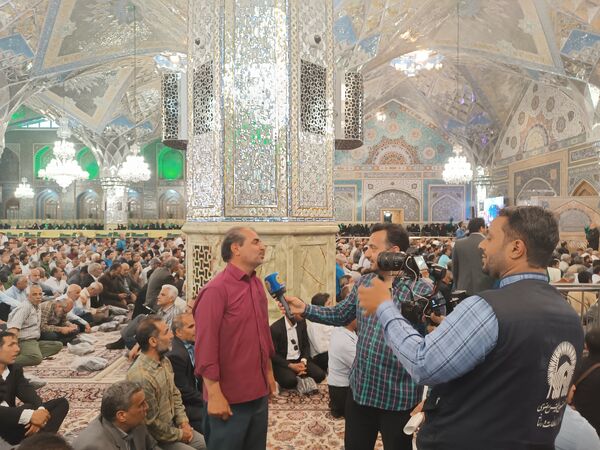 زیارت دسته جمعی معلمان در حریم قدس رضوی 
