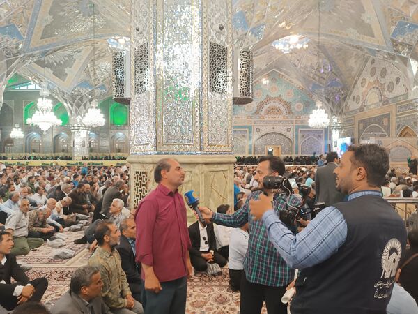 زیارت دسته جمعی معلمان در حریم قدس رضوی 