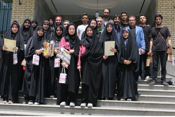تجلیل از دانش‌آموز خبرنگاران پانا ناحیه یک شهرری به مناسبت روز خبرنگار