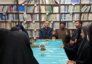 نخستین جلسه شورای دانش‌آموزی دبیرستان نمونه دولتی حضرت معصومه(س) قم