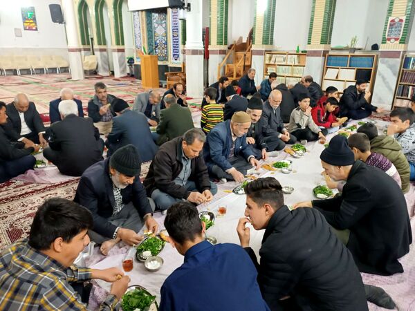 سفره های افطار ساده در کاشمر