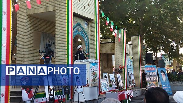 غبارروبی مزار شهدا توسط مسئولین شهرستان نیشابور انجام شد 