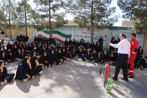 آموزش رایگان اطفای حریق برای ۹۹ دانش‌آموز ماهدشت کرج