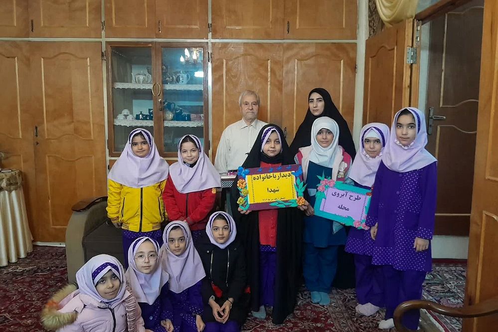 اجرای طرح «لاله‌های روشن» در دبستان آزاده ناحیه 2 شهرری 