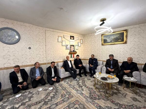 دیدار استاندار کردستان با خانواده شهدای حملات تروریستی رژیم صهیونیستی و بازدید از طرح‌های توسعه‌ای قروه