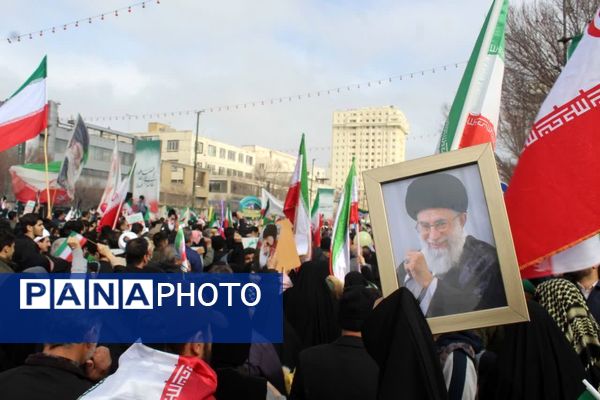 حضور پرشور مردم مشهد در راهپیمایی ۲۲بهمن 