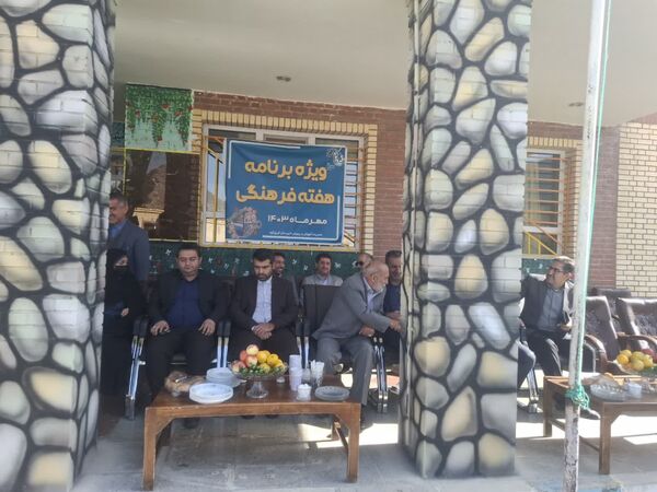 برگزاری ویژه‌ برنامه هفته فرهنگی در دبیرستان حضرت فاطمه‌زهرا(س) شهرستان فیروزکوه