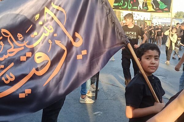 حضور پرشور کودکان و نوجوانان ورامینی در مراسم عزاداری روز عاشورا