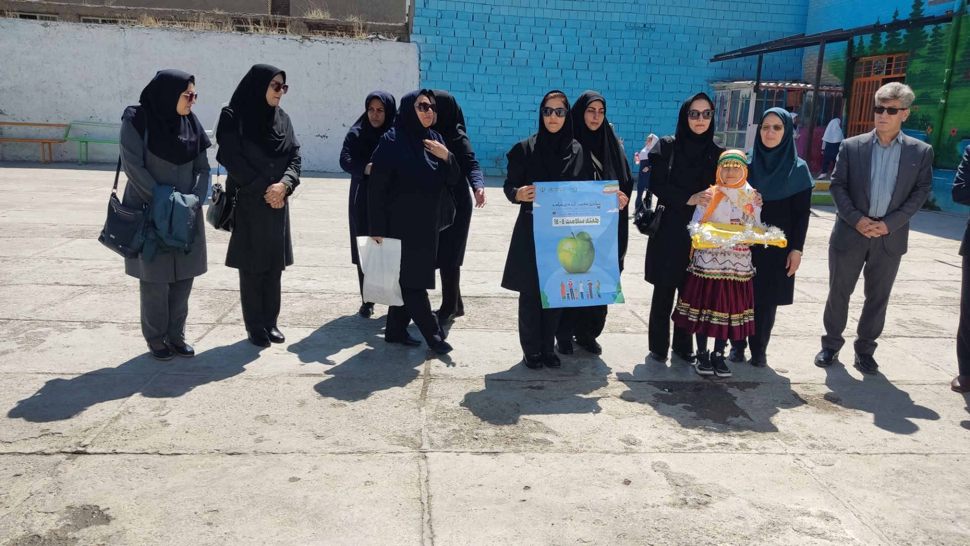 نواختن زنگ سلامت در مدرسه دخترانه ضحی ۱ شهرستان شیروان