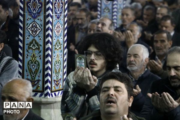 اقامه نماز باشکوه عید سعید فطر در شهرستان فیروزکوه