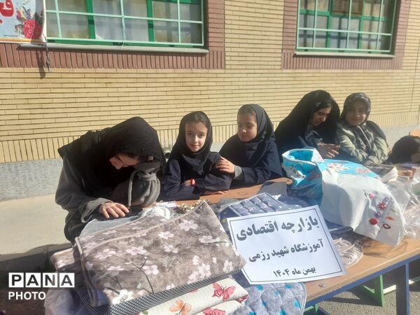 برپایی بازارچه دانش آموزی در مدرسه شهید رزمی خلیل آباد