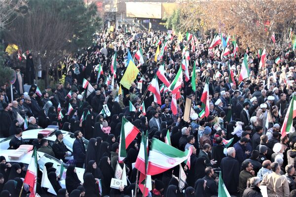 جلوه‌های حضور نوجوانان در راهپیمایی 22 دی مردم قم